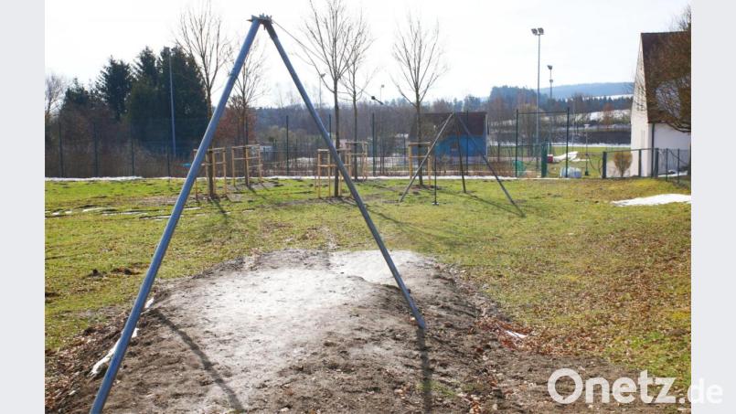 Der Spielplatz am Kreinzel: Die bei Familien ungemein beliebte Seilbahn ist mit einigen Bäumen schon im vergangenen Jahr auf den Ersatzplatz verlegt worden. Bild: njn