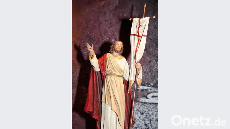 Zum 20-jährigen Bestehen der Jahreskrippe in der Pfarrkirche St. Konrad bekam sie eine neue Heiderfigur - den Auferstandenen. Bild: ads