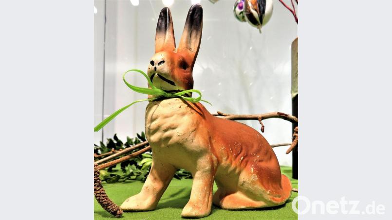 Dieser 100 Jahre alte Osterhase ist Teil der aktuellen Ausstellung im Museumsquartier. Bild: ubb