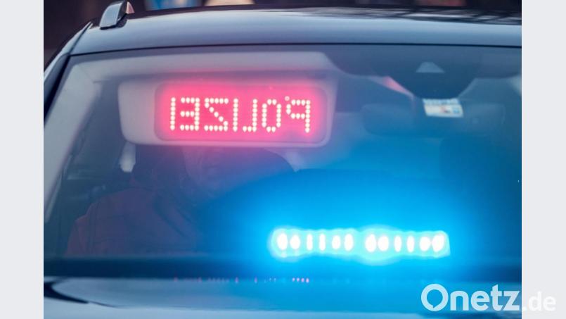 Beamte in Neunburg vorm Wald haben einen 22-Jährigen aus dem Verkehr gezogen. Gegen ihn lag ein Fahrverbot vor. Symbolbild: Armin Weigel/dpa