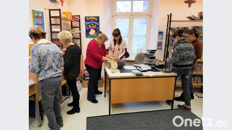 Das Schmidmühlener Buchereiteam bereitet sich für die Zeit nach dem Lockdown vor. Bild: bjo