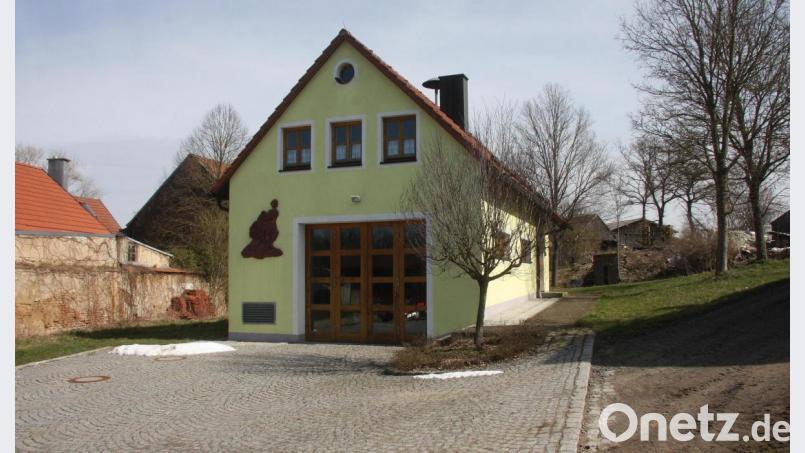 Das von den ehrenamtlichen Kräften gepflegte Gerätehaus der Gumpener Wehr in der Dorfmitte. Bild: wro