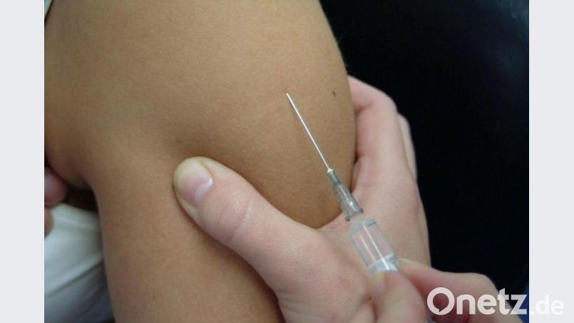 Ein Schuss Astrazeneca gefällig? Die Impfzentren können etwas Stoff außer der Reihe anbieten. Bild: Petra Hartl