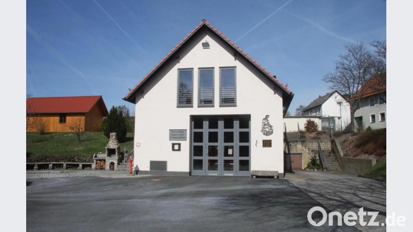 Die Feuerwehr Falkenberg (unser Bild zeigt das Gerätehaus) ist eine von zwei Wehren in der Marktgemeinde Falkenberg. Der Gemeinderat beriet nun über die Erstattung der Kosten, die bei Einsätzen auflaufen. Bild: wro