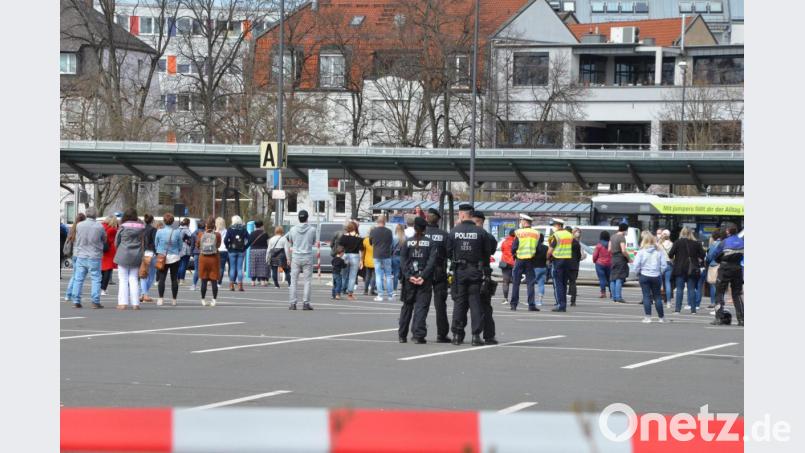 Helmut Bauer hatte zur Kundgebung auf dem Großparkplatz an den Naabwiesen aufgerufen. Bild: Kunz