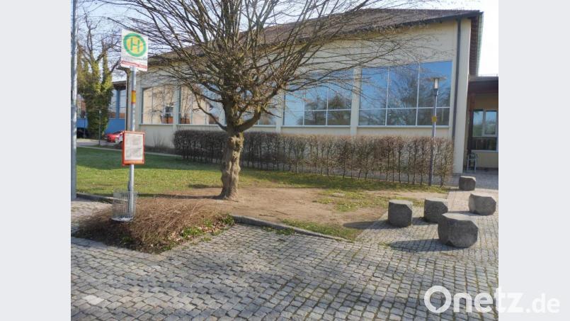 Der Hahnbacher Gemeindehaushalt 2021 enthält unter anderem den barrierefreien Umbau der Bushaltestellen mit 200 000 Euro und die Sanierung der Schwimmhalle mit 230 000 Euro im Haushalt. Bild: ibj
