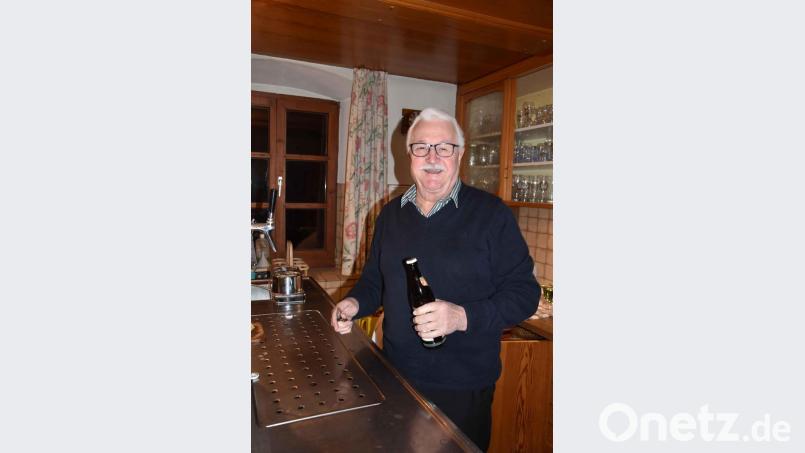 Leonhard Kühn, der &quot;Musl Hadde&quot;, war eine der bekannten Persönlichkeiten im Ort. Mit Brauerei und Wirtschaft war der Name im Ort verbunden. Jägerei und Krippentradition waren für Kühn ebenfalls ein besonderes Anliegen. Am Montag ist Leonhard Kühn verstorben. Bild: tsp