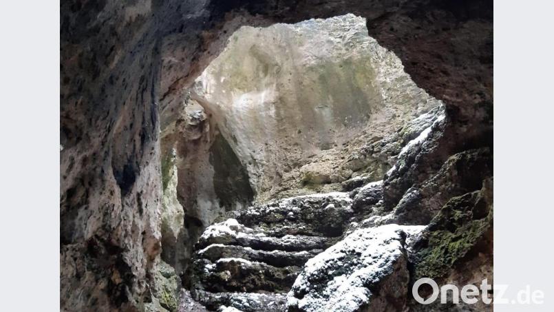 Besucher aus Nah und Fern unternehmen Wanderungen zur Cäciliengrotte nach Hirschbach Bild: lei