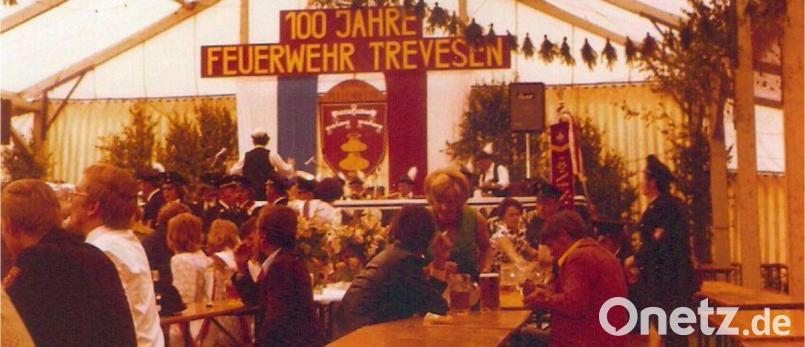 Die Feuerwehr Trevesen verstand es schon immer, große Feste zu feiern, wie etwa das 100-jährige Bestehen 1975. Repro: twg