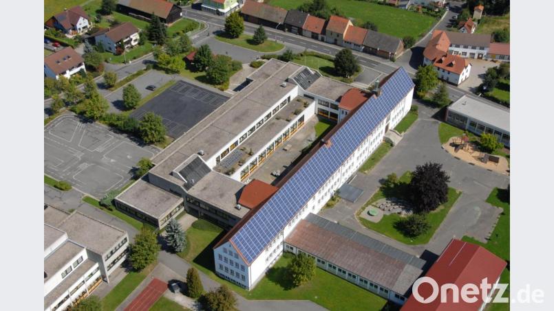 Luftaufnahme von der Grund- und Mittelschule Windischeschenbach. Luftbild: Michael Ascherl