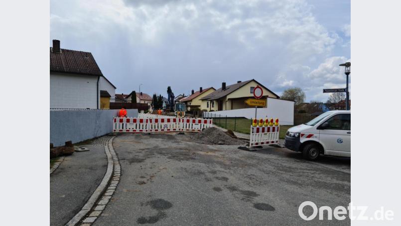 Erst kürzlich hat die Stadt beschlossen, ein Teilstück der Pappenberger Straße in die Sanierung einzubeziehen. Die Bayernwerke sollen auf Wunsch der Kommune den Anliegern dabei gleich Gasanschlüsse anbieten. Bild: sne