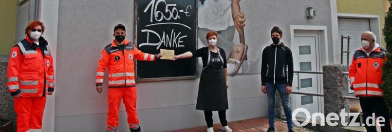 Die Helfer vor Ort Haidenaabtal freuen sich über eine Spende von 1650 Euro. Bild: jma