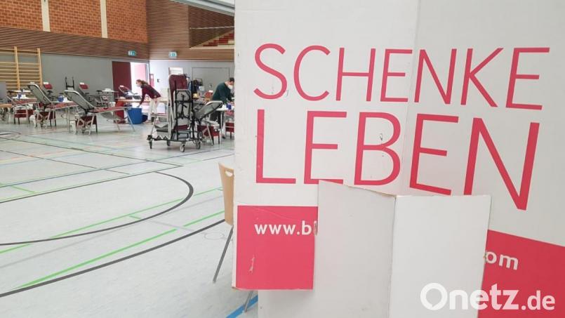 &quot;Schenke Leben - spende Blut&quot;: Der Slogan des BRK-Blutspendedienstes ist aussagekräftig. Dem Aufruf zum Aderlass waren 180 Menschen am Dienstag in Kemnath gefolgt. Die &quot;Lebensretter&quot; setzten damit ein Zeichen gegen Gleichgültigkeit. Bild: mde