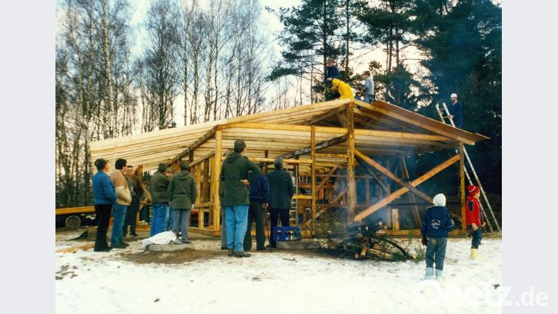Das Vereinsheim der Stockschützen wurde 1988 in Eigenregie aufgestellt. Archivbild: akp