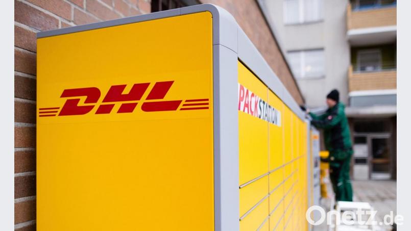 So ähnlich wie eine Packstation von DHL sehen die "Click &amp; Collect"-Boxen für Einzelhändler aus. Kunden können hier unabhängig von Ladenöffnungszeiten bestellte Ware abholen. Symbolbild: Sebastian Gollnow/dpa