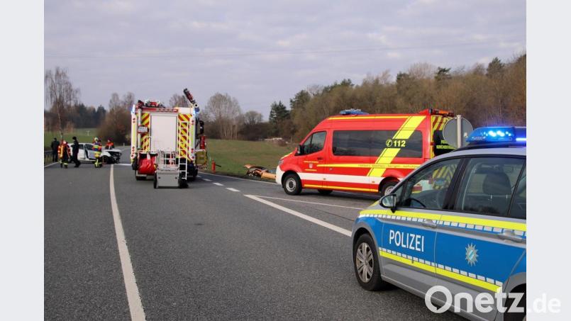 Die Bundesstraße B 470 war am Donnerstagmorgen nach einem schweren Verkehrsunfall gesperrt. Bild: jma
