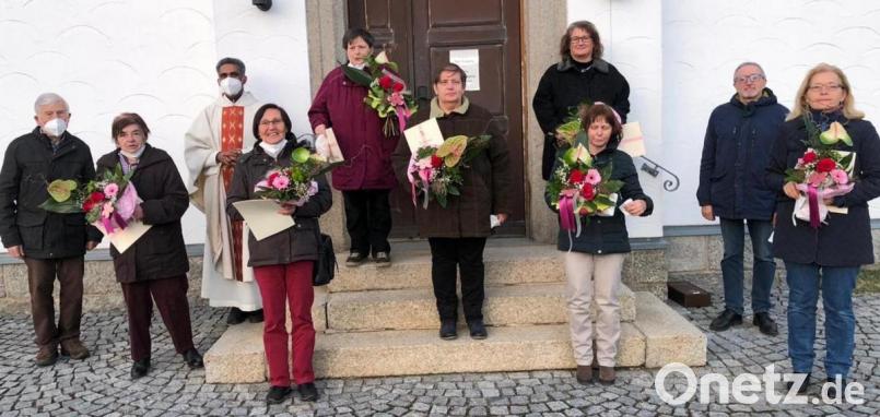 Auch für 25-jährige Mitgliedschaft wurden Mitglieder geehrt, unter anderem die heutige Vorsitzende Gabi Bauer (hinten, links). Bild: ld