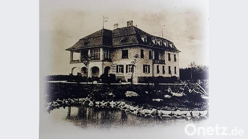 Schloß Lindenlohe war Müttergenesungsheim, Kriegslazarett, Offiziersmesse der Amerikaner und Kinderheim. 1951 wurde das Gebäude vom BRK-Bezirksverband Niederbayern-Oberpfalz erworben. Bild: Archiv Klinik/BRK/exb