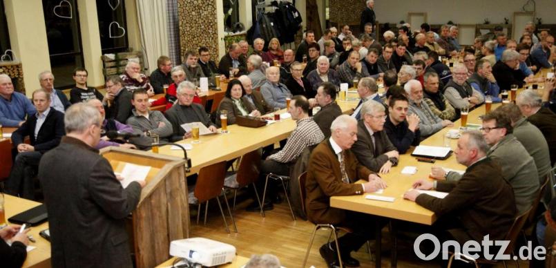 200 Mitglieder kamen zur Hauptversammlung der Waldbesitzervereinigung Nabburg-Burglengenfeld in die Miesberg-Gaststätte. Bild: Hirsch