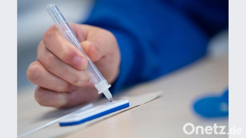 Noch sind die Tests in den Unternehmen keine Pflicht. Viele Unternehmen im Kreis Schwandorf haben sich aber mittlerweile selbst verpflichtet, die Mitarbeiter zu testen. Symbolbild: Sven Hoppe/dpa