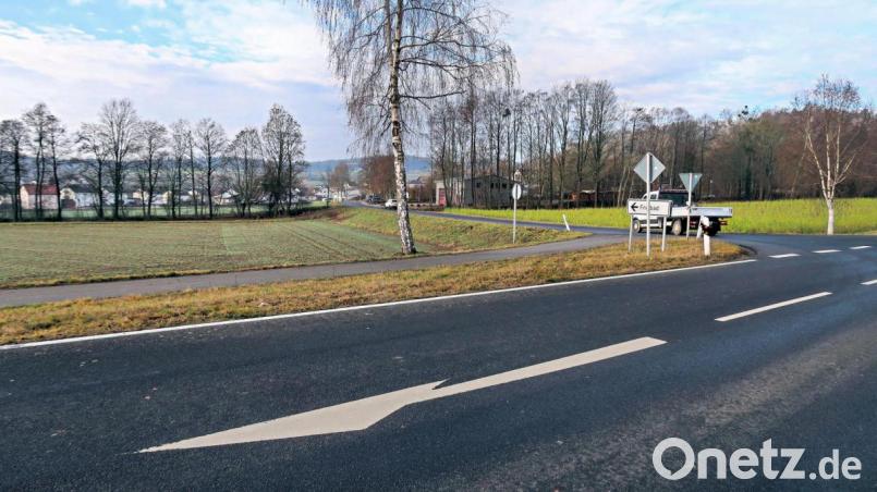 Der bestehende Geh- und Radweg von der Brauerei kommend entlang der Staatsstraße nach Marktredwitz (Bild) wird auf der linken Seite der Badstraße weitergebaut - hin zum Feuerwehrhaus (Bildmitte). Bild: bsc