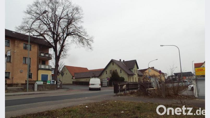 Die Verbesserung der Verkehrssituation in Haselmühl, hier die Einmündung der Zeilenstraße in die Staatsstraße 2165, steht auf der Agenda der Gemeinde. Bild: e