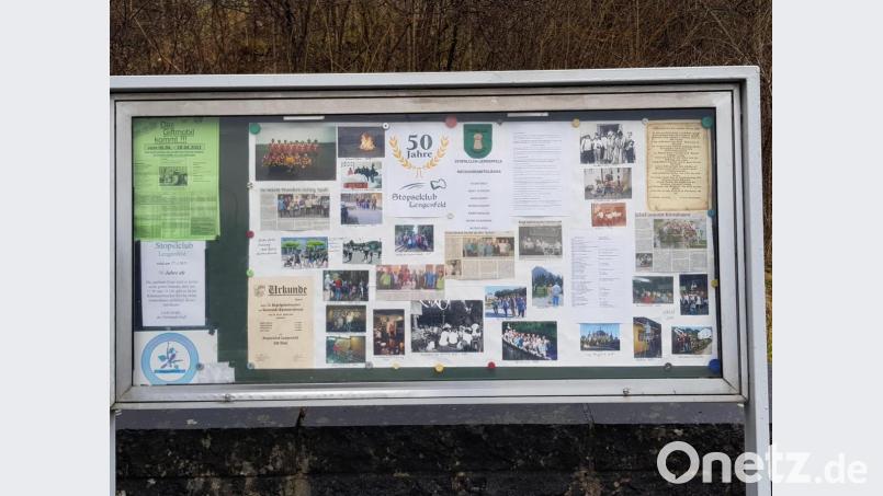 So sieht momentan der Schaukasten des Stopselclubs an der Lengenfelder Bushaltestelle beim Gasthaus Vilstal aus. Bild: Ines Pechtl/exb
