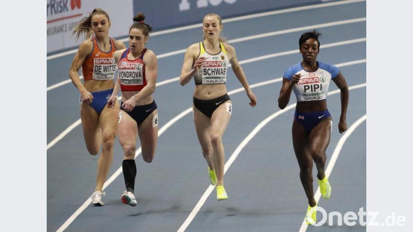 Corinna Schwab (Zweite von rechts) im Vorlauf der 400 Meter bei der Hallen-Europameisterschaft in Polen. Bild: Czarek Sokolowski/dpa