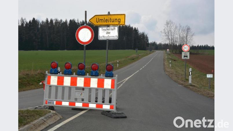 Voraussichtlich noch bis zum 20. April gesperrt bleibt die TIR 6 zwischen Pfaffenreuth und Rosall. Eine Umleitung ist ausgeschildert. Bild: jr