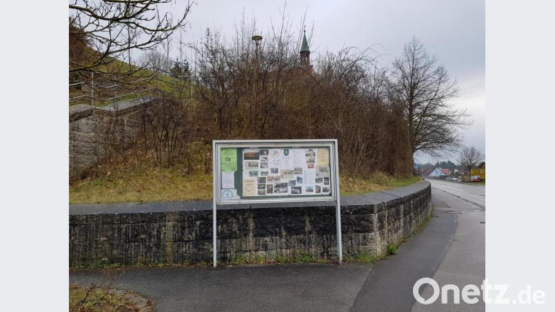 Das ist momentan im Schaukasten an der Lengenfelder Bushaltestelle &quot;Gasthaus Vilstal&quot; zu sehen. Bild: Ines Pechtl