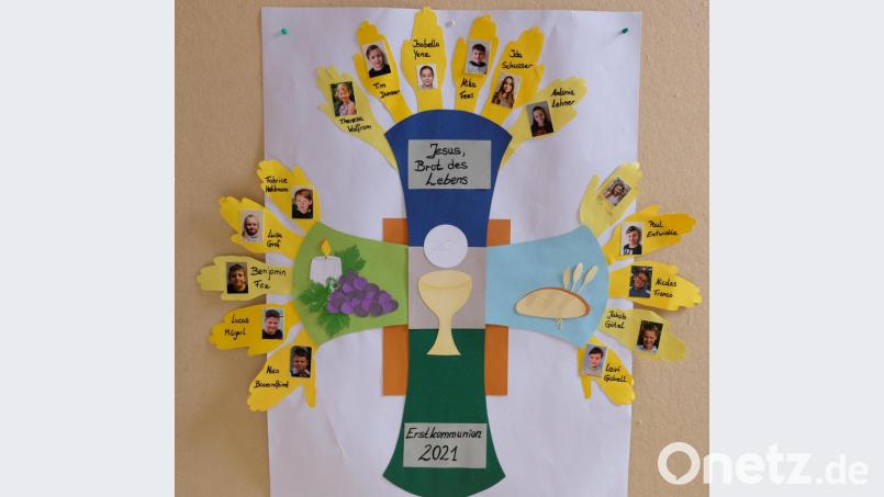 Unter dem Leitgedanken &quot;Jesus schenkt sich, das Brot des Lebens&quot; stellten sich die 16 Erstkommunionkinder der Pfarrei in der Stadtpfarrkirche vor Bild: do