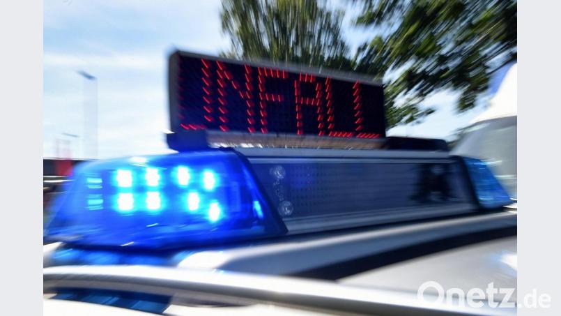 Ein Überholmanöver führt zu einem Unfall auf der B 85 bei Edelsfeld. Symbolbild: Holger Hollemann/dpa