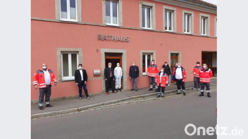 Von links: Stefan Radies, Sandro Galitzdörfer, Bürgermeister Rudolf Schopper, Hanna Scharnagl, Dr. Gerhard Wührl, Raphael Bittner und Mitglieder. Bild: tok