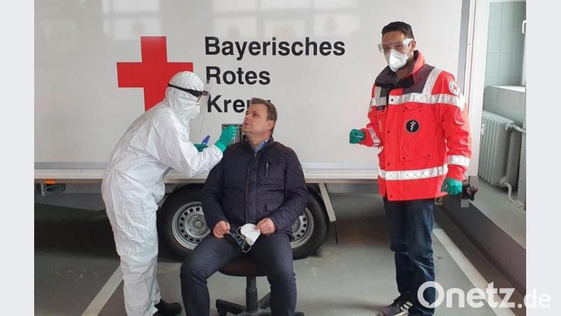 Auch die BRK-Bereitschaft Helfer vor Ort Windischeschenbach erklärte sich sofort bereit eine Station aufzubauen. Bild: exb/Markus Zimmermann