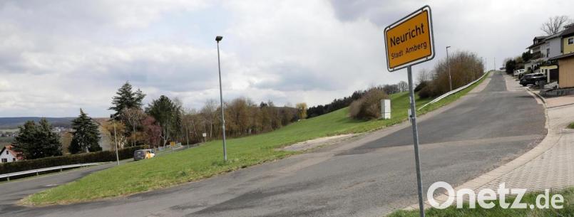 Die Selgradstraße in Neuricht-Luitpoldhöhe. An dieser Stelle wird ein Teil aus dem Landschaftsschutzgebiet Erzberg herausgenommen, um eine Bebauung zu ermöglichen. An anderer Stelle wird aus einem Misch- ein Schutzgebiet. Bild: Wolfgang Steinbacher