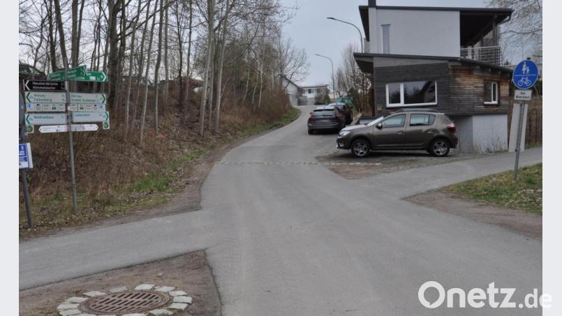 Die Kreuzung der Kornbühlstraße mit dem Radweg wird als kritischer Punkt betrachtet. Huberth Rosner gab im Bauausschuss die Sorge eines Anwohners weiter. Ob allerdings eine Geschwindigkeitsbeschränkung etwas bringen könnte, ist fraglich, weil dann auch eine Kontrolle notwendig wäre. Immerhin will die Stadt die Situation prüfen lassen. Bild: ws