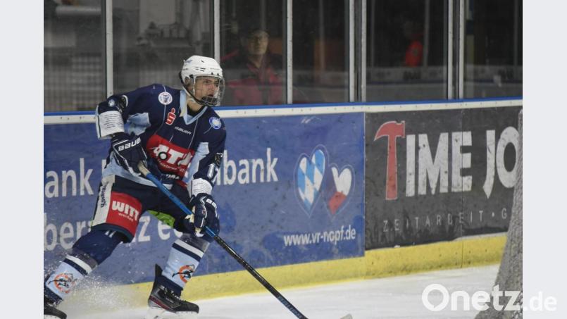 Adrian Klein, der ehemalige Verteidiger der Blue Devils Weiden, gehört zum deutschen Aufgebot für die U18-WM in den USA. Archivbild: gb