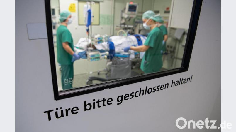 Kein Patient muss fürchten, dass seine Operation wegen der Corona-Krise verschoben wird. Symbolbild: Marijan Murat/dpa