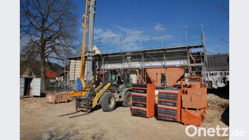 Noch ist hier eine Baustelle, doch in einigen Monaten sollen hier die Kinder spielen. Die Erweiterung des Schmidmühlener Kindergartens ist auf rund 1,6 Millionen Euro veranschlagt. Bild: pop