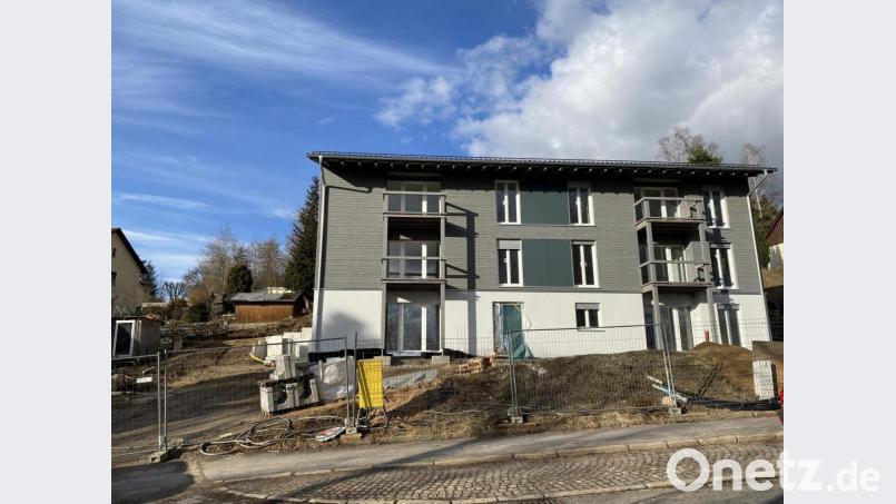 Der Neubau des Mehrfamilienwohnhauses in der Birkenstraße 9 ist einer der großen Posten des Vermögenshaushaltes 2021. Die sechs Wohnungen sind inzwischen alle vermietet und werden von Juni an bezogen. Bild: Eichl