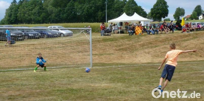 Zwischen den Partien der &quot;Wilden Liga&quot; wird ein Benefiz-Elfmeterschießen für einen gemeinnützigen Zweck ausgetragen. Unser Foto stammt aus dem Jahr 2017. Archivbild: lts