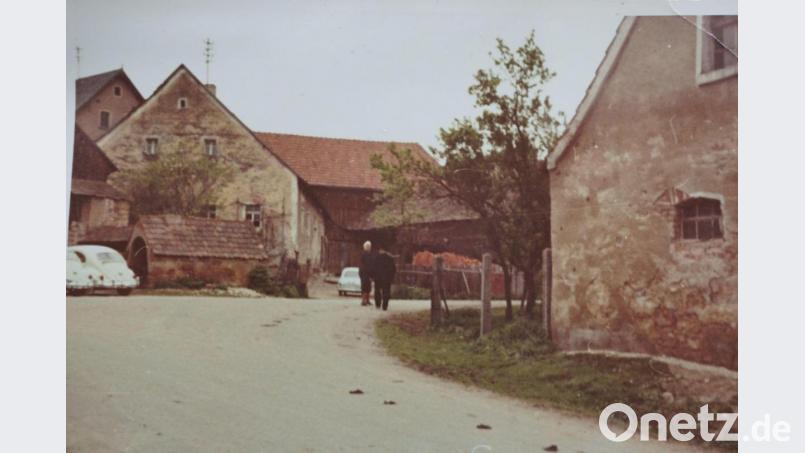 Früher gab es in Etsdorf etliche Backöfen. Mittlerweile sind aber alle abgerissen worden. Bis Herbst soll ein neuer aufgebaut werden. Repro: Christopher Dotzler