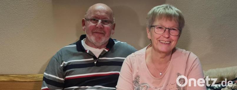 Karl und Theresia Schön aus Oberlind gehen seit 50 Jahren gemeinsam durchs Leben und konnten am Samstag ihre goldene Hochzeit feiern. Allerdings nur im Kleinen, da die Corona-Pandemie derzeit nur wenig Kontakt erlaubt. Bild: dob