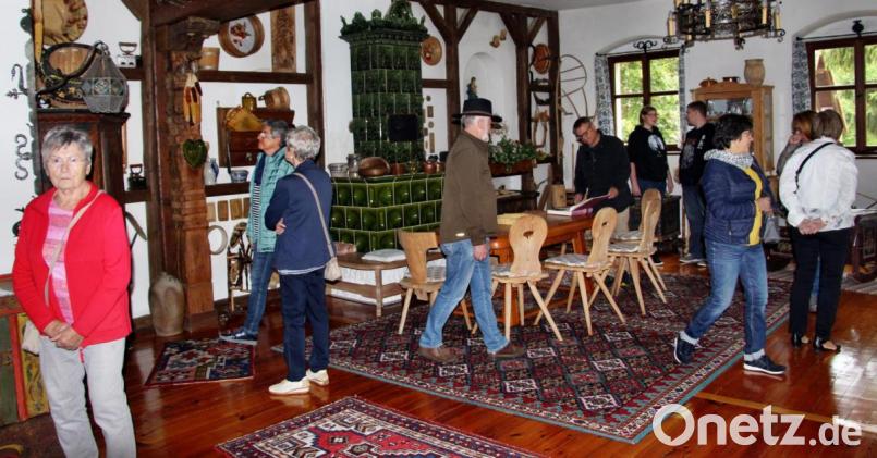 Geräte aus Haushalt, Handwerk und Landwirtschaft füllen vor allem das frühere Klassenzimmer im Schloss Kirchenreinbach. Bild: ds