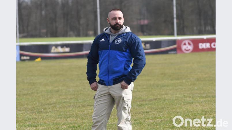 Dominik Scherl ist eine Ausnahme in der Oberpfalz: Er spielte als offen Schwuler lange aktiv Fußball. Bild: Gabi Schönberger