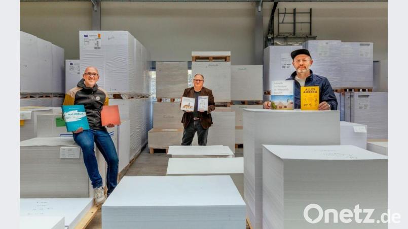 In Amberg werden kreative Bücher gemacht (von links): Jürgen Frischmann, Wilhelm Koch und Manfred Wilhelm. Bild: Büro Wilhelm/Manfred Wilhelm