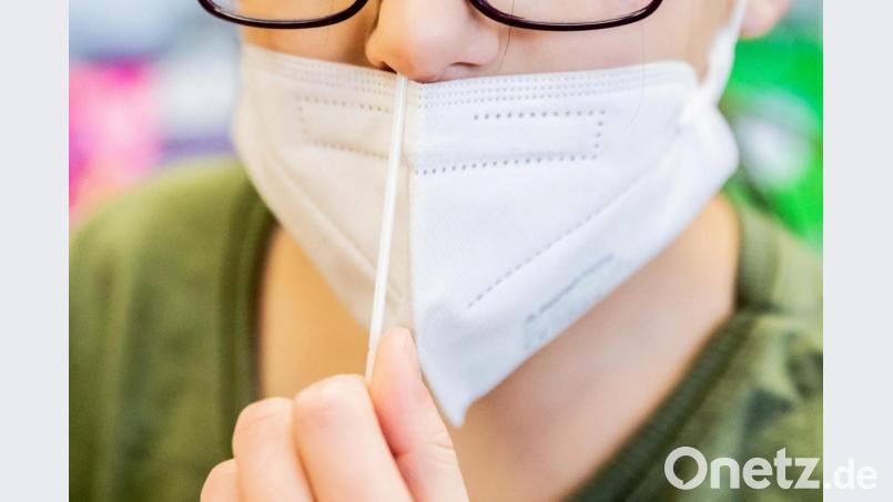 Schüler testen sich in Amberg und Amberg-Sulzbach unter Aufsicht der Lehrkraft selbst. Seit 12. April sind beim Gesundheitsamt Amberg zehn positive Fälle bekannt. Bild: Christoph Soeder