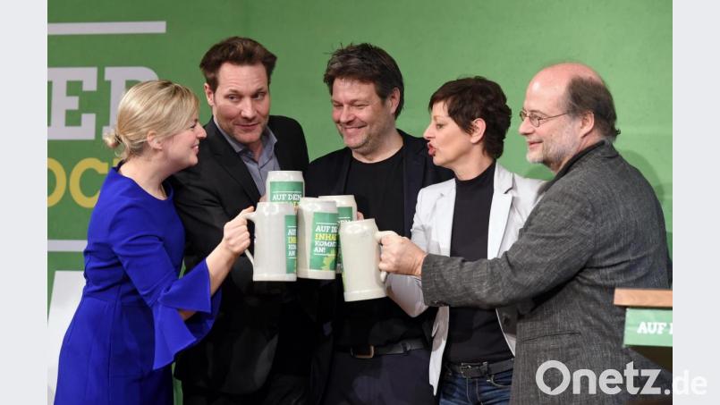 Schon vor drei Jahren zum Beginn des Landtagswahlkampfes feuerte Robert Habeck die bayerischen Grünen an (von links): Die Fraktionschefs Katharina Schulze und Ludwig Hartmann, Bundesvorsitzender Habeck sowie die damalige Landesvorsitzende Sigi Hagl und ihr Co-Vorsitzender Eike Hallitzky. Hallitzky scheidet jetzt aus. Bild: Andreas Gebert