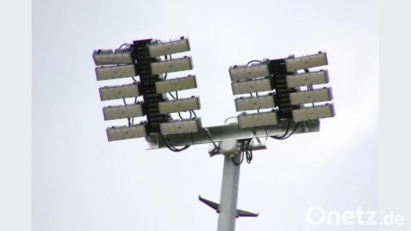 Die sechs Flutlichtmasten beim SC Mähring wurden mit jeweils einem neuen LED-Flutlicht (Bild) ausgestattet. Die Gesamtkosten belaufen sich auf knapp 38.000 Euro, wobei rund 80 Prozent an Zuschüssen erwartet werden. Bild: kro