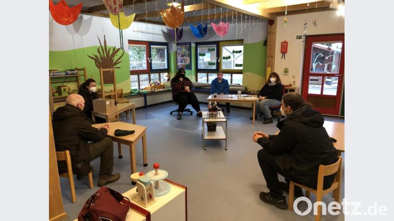Die Vorschulkinder in Waldeck werden bald einen Naturpark-Kindergarten besuchen. Über die Teilnahme an den Projekt des Verbandes Deutscher Naturparke war sich die Gesprächsrunde mit Vertretern der Betreuungseinrichtung, des Trägers und des Naturparks Steinwald einig. Bild: hl